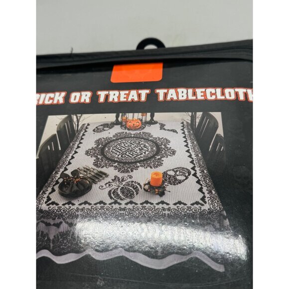 Spirit Trick Or Treat Black White Tablecloth 60X84" Polyester Halloween READ NEW - Picture 5 of 5